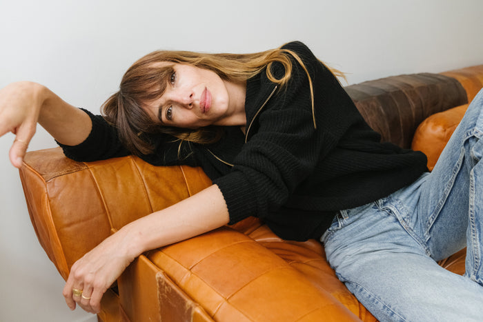 Beau sweater noir en laine vierge d'italie